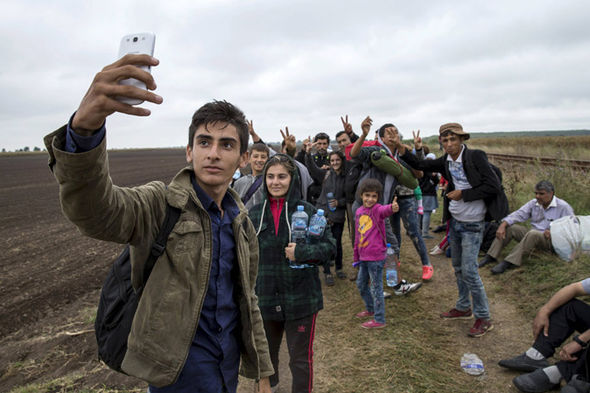 Kuvat Eurooppaan tunkeutuvista onnenonkijoista suututtavat myös Syyriassa.