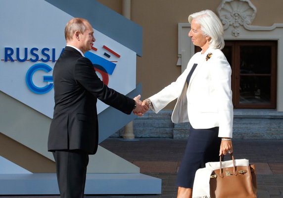 Vladimir Putin ja IMF:n pääjohtaja Christine Lagarde.