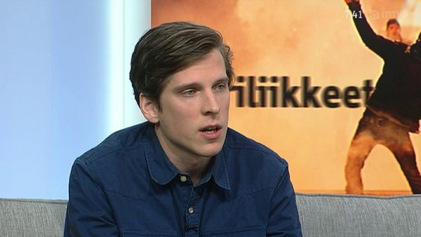 Mikael Brunila luennoi MTV3:n katsojille "ääriliikkeistä" kevättalvella 2013 eli vuosi ennen Varisverkoston julkistamista.