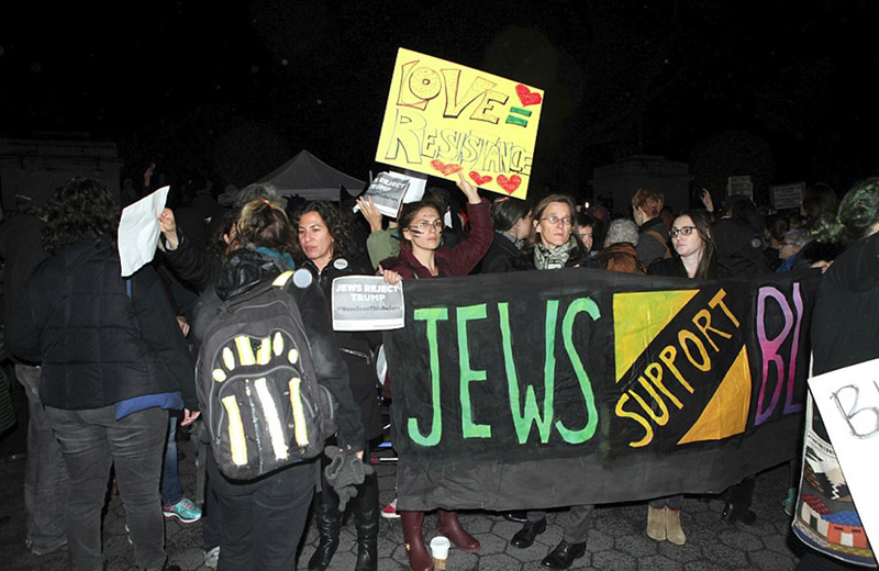 Juutalaisia osallistui näyttävästi valkoistenvastaisiin protesteihin.