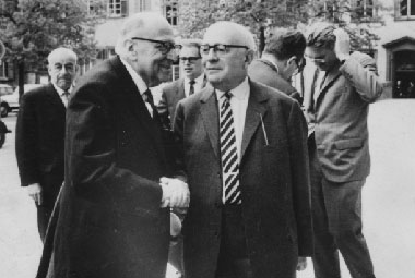 Max Horkheimer (vasemmalla) ja Theodor Adorno.
