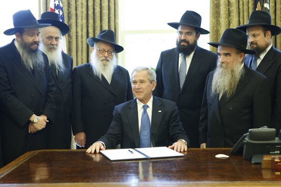 Suomen oikeusjärjestelmän mukaan George Bushin kutsuminen sionistiksi (eli Israelin tukijaksi) on kiihottamista Suomen juutalaisväestöä vastaan.