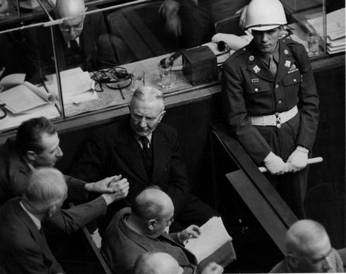 Kansainvälisiä pankkeja hännystellyttä Schachtia ei tuomittu Nürnbergin näytösoikeudenkäynnissä.