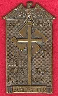 Hitlernuortenpäivän rintamerkki vuodelta 1933.