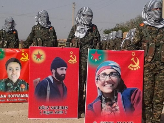 Kommunistisia kurditaistelijoita.