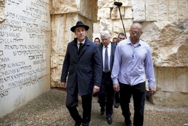 Strache Israelin holokaustipyhäkössä.