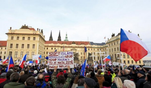 Tšekissä on osoitettu laajasti mieltä maahantunkeutujia vastaan.