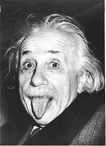 Silmänkääntötemppuilija Albert Einstein. 