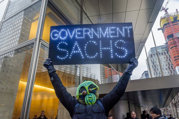 Monien mielestä Goldman Sachs on Amerikan todellinen hallitus.