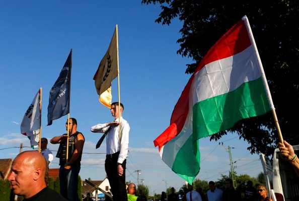 Uusi Voima ja päättäväisyys –puolue yhdisti Fideszin ja Jobbikin hampaattomuuteen pettyneet unkarilaiset kansallismieliset.