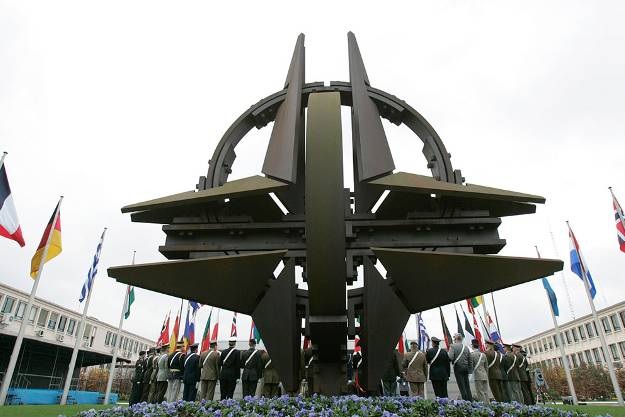 Nato symboli