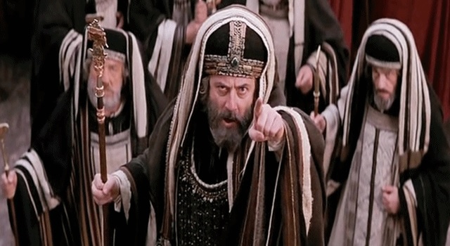 Juutalaiset uskonnolliset johtajat Mel Gibsonin ohjaamassa elokuvassa The Passion of the Christ (Kristuksen kärsimyskertomus).